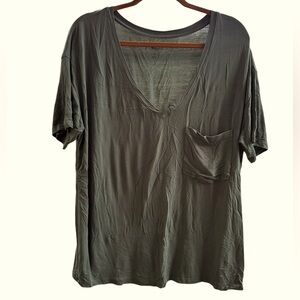Green KYTE Women’s Relaxed Fit V Neck Small